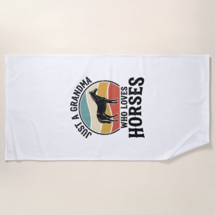 Oma liebt Pferde Vintage Gravur Shirt Design Strandtuch