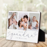 Oma Modern Heart Script Foto Collage Liebe Fotoplatte<br><div class="desc">Liebe Sie GRANDMA: Großes individuelles Foto Geschenk für Großeltern,  Valentinstag,  Muttertag oder Feiertage: Diese moderne Foto-Plakette ist leicht mit Ihren 3 Lieblings-Fotos zu gestalten. Der unten stehende Text kann personalisiert sein,  den Namen des Kindes oder Familienmitglieds zu lesen und den Text über der Oma anzupassen.</div>