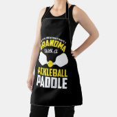 Oma niemals mit Pickleball-Paddel unterschätzen Schürze (InSitu)