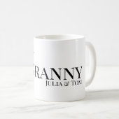 Oma oder Grammy etablierte benutzerdefinierte Jahr Kaffeetasse (VorderseiteRechts)