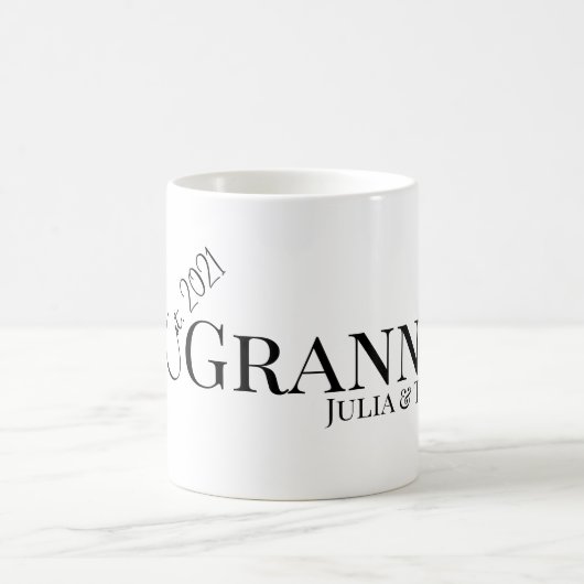 Oma oder Grammy etablierte benutzerdefinierte Jahr Kaffeetasse (Mittel)