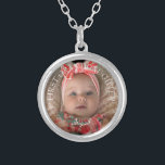 Oma Oma Foto Versilberte Kette<br><div class="desc">Oma Geschenk. Foto von Großkind & Name. "Erste Großtochter"</div>