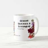 Oma spießt einen Schurken - schwarze Beschriftung Kaffeetasse (VorderseiteRechts)