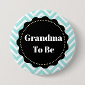 Oma to be Zickzack Baby Showknopf Button (Vorderseite)