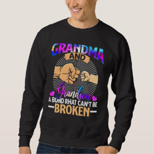Oma und Enkel, die eine Anleihe zusammenbringen, k Sweatshirt
