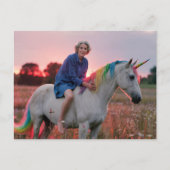 Oma und ihr Einhorn auf der Wiese Postkarte (Vorderseite)