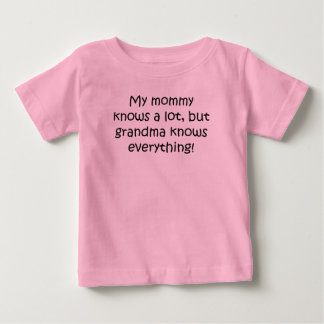 Oma weiß alles baby t-shirt