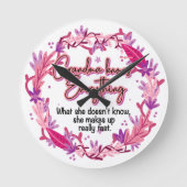 Oma weiß alles runde wanduhr (Vorderseite)