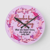 Oma weiß alles runde wanduhr (Vorderseite)