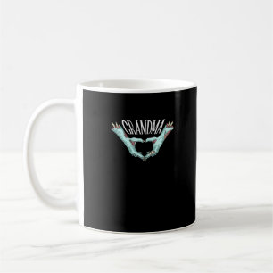 Oma Zombie Hand Herz Halloween Kostümfamilie Kaffeetasse