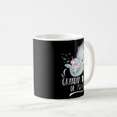 Oma zu sein von zwei Gewinnern zwei Baby Girls Ele Kaffeetasse (VorderseiteRechts)