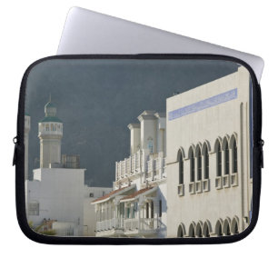 Oman, Maskat, Mutrah. Mutrah Corniche-Moschee und Laptopschutzhülle