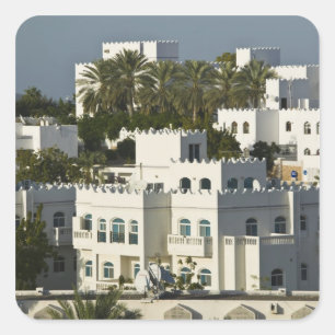 Oman, Maskat, Qurm. Gebäude des Qurm-Gebiets / Quadratischer Aufkleber