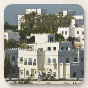Oman, Maskat, Qurm. Gebäude des Qurm-Gebiets / Untersetzer