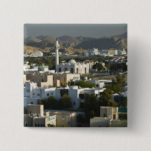 Oman, Maskat, Qurm. Gebäude im Gebiet Qurm / 2 Button