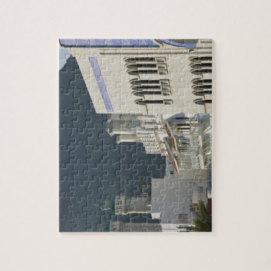 Oman, Muscat, Mutrah. Mutrah Corniche Moschee und Puzzle (Vertikal)