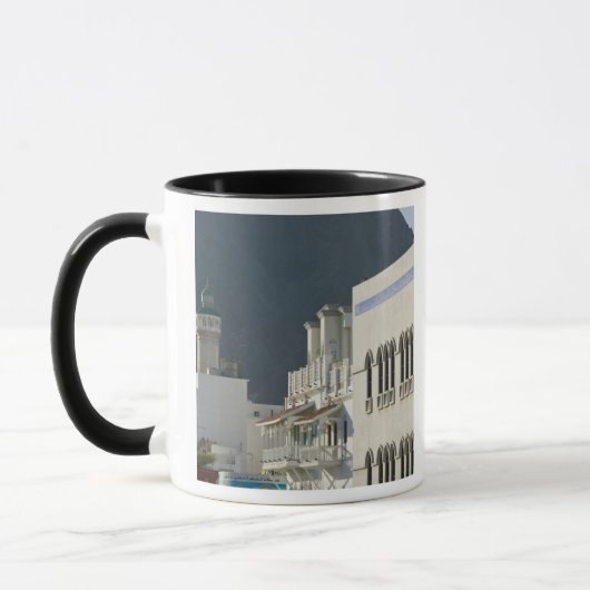 Oman, Muscat, Mutrah. Mutrah Corniche Moschee und Tasse (Links)