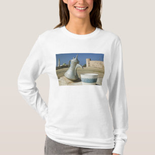 Oman, Region Dhofar, Mirbat. Große Wasser Karaffe T-Shirt