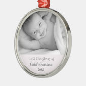 Oma's erstes Foto Personalisierter Weihnachtsnamen Ornament Aus Metall (Links)