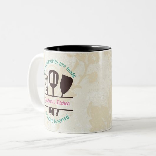 Oma's Kitchen Erinnerungen und Liebe mit Utensil Zweifarbige Tasse (Vorderseite Links)