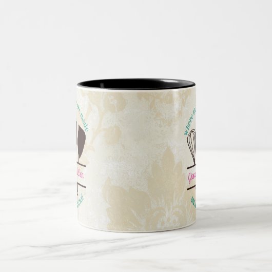 Oma's Kitchen Erinnerungen und Liebe mit Utensil Zweifarbige Tasse (Mittel)