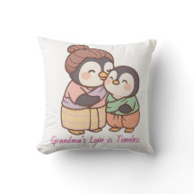 Oma's Liebe ist zeitlos | Niedliches Pinguin-Pillo