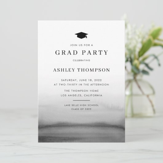 Ombre Dark Gray Modern Graduation Party Einladung (Stehend Vorderseite)