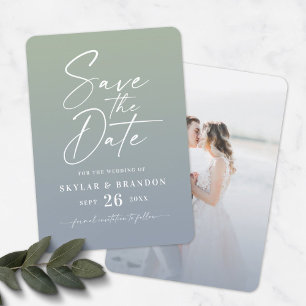 Ombre Dusty Blue & Green mit Script Foto Wedding Save The Date