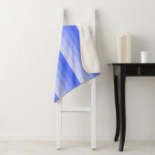 Ombre Streifen in den Farbtönen "periwinkle" Sherpadecke (Beispiel)