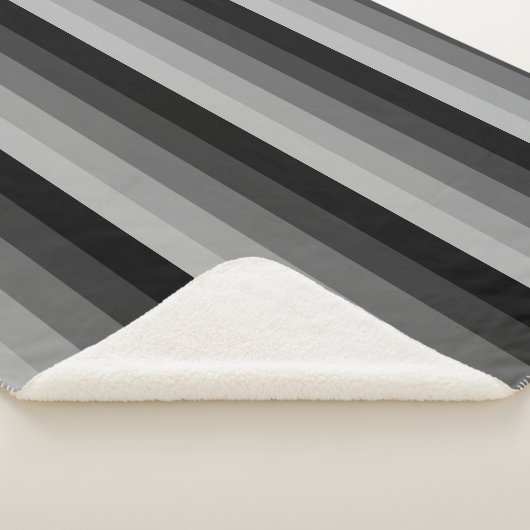 Ombre Streifen in Grautönen Sherpadecke (3/4)