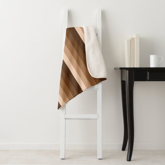 Ombre-Streifen in kaffebräunlichen Tönen Sherpadecke (Beispiel)