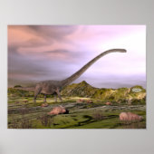 Omeisaurus geht bei Sonnenuntergang in die Wüste Poster (Vorne)