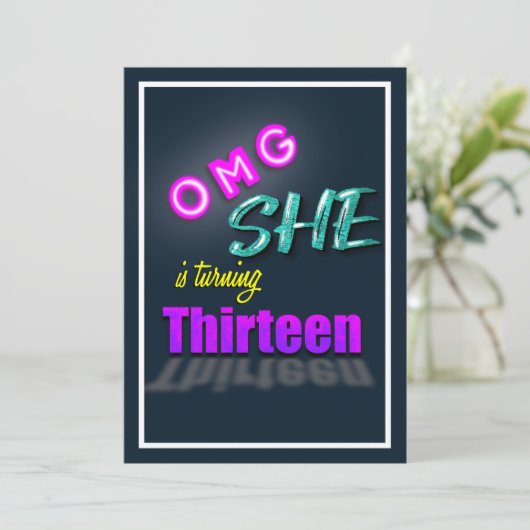 OMG Sie macht 13 überraschende Party Einladung (Stehend Vorderseite)