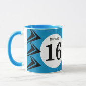 OMG Sie sind 16 Monogramm Name blau und schwarz Tasse (Links)