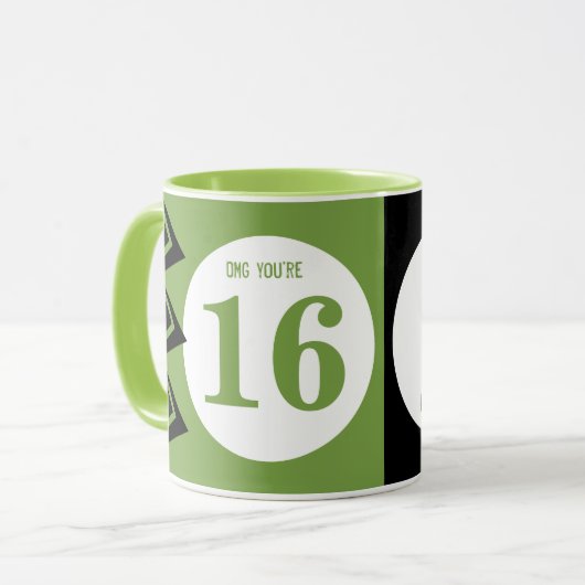 OMG Sie sind 16 Monogramm Name grün und schwarz Tasse (Vorderseite Links)