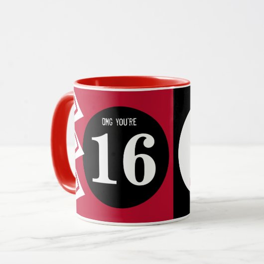OMG Sie sind 16 Monogramm Name rot und schwarz Tasse (Vorderseite Links)