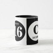 OMG Sie sind 16 Monogramm Name weiß und schwarz Tasse (Zentrum)