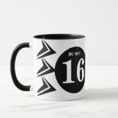 OMG Sie sind 16 Monogramm Name weiß und schwarz Tasse (Links)