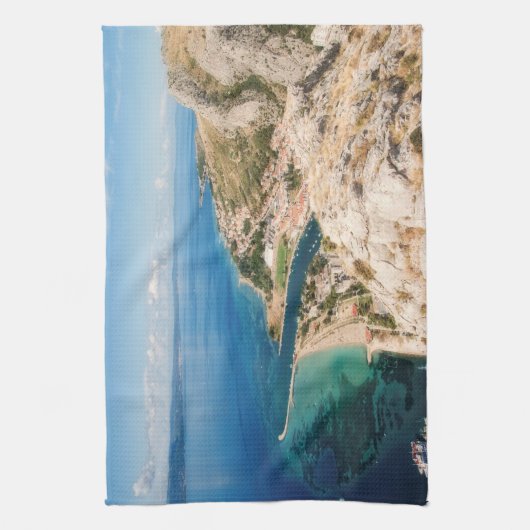 Omis, Kroatien - Adriaküste Geschirrtuch (Vertikal)