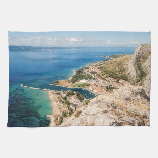 Omis, Kroatien - Adriaküste Geschirrtuch (Horizontal)