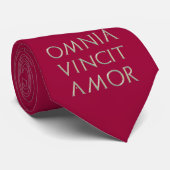 Omnia Vincit Amor Krawatte (Gerollt)