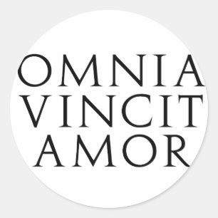 Omnia Vincit Amor Runder Aufkleber