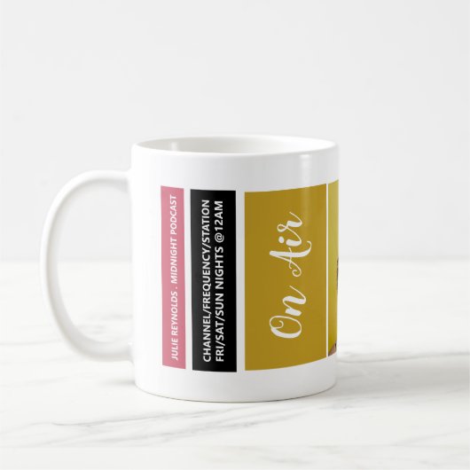 On Air - Podcaster-Foto - Retro-Podcast-Werbung Kaffeetasse (Links)