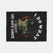 (on Back) I Do What My Wife's Want Funny Skull Mil Fleecedecke (Vorderseite (Horizontal))