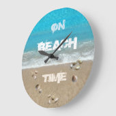On Beach Time (anpassbare Uhr) Große Wanduhr (Winkel)