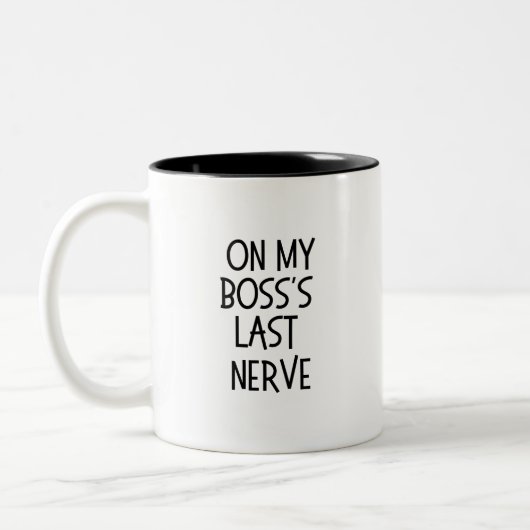 On My Boss's Last Nerve - Funny Work Quote Zweifarbige Tasse (Links)