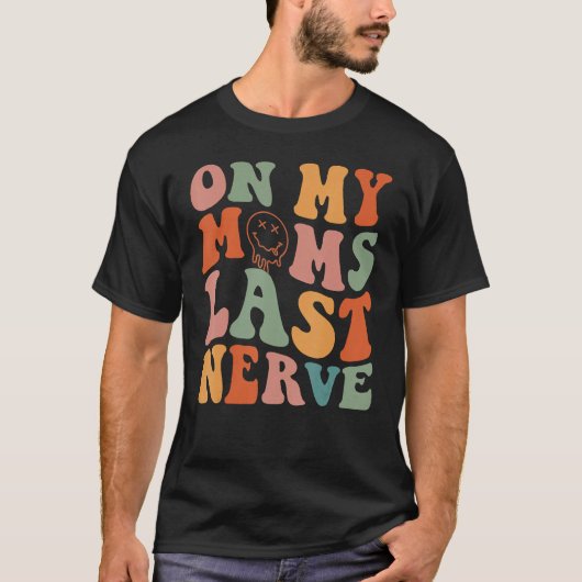 On My Moms Last Nerve Groovy Mom Life Mama T-Shirt (Vorderseite)
