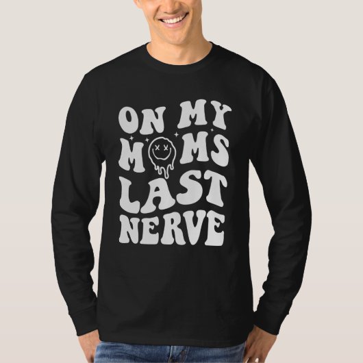On My Moms Last Nerve Saying Groovy Women T-Shirt (Vorderseite)