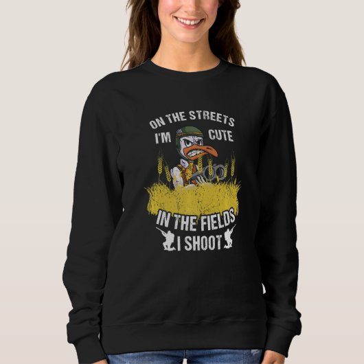 On The Streets I'm Cute In The Fields I Shoot Goos Sweatshirt (Vorderseite)