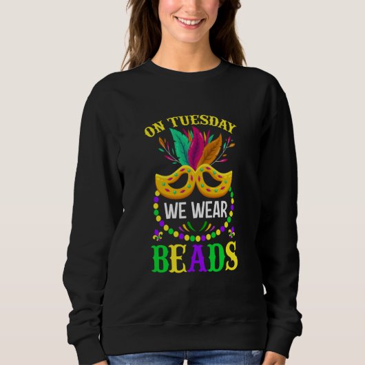 On Tuesday We Wear Beads Mardy Gras Celebrations p Sweatshirt (Vorderseite)